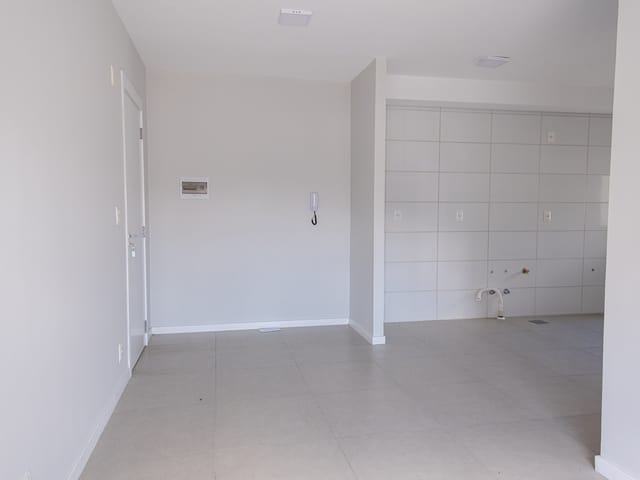 Apartamento 2 quartos e 1 banheiro, à venda ou para alugar, no bairro Areal em Pelotas