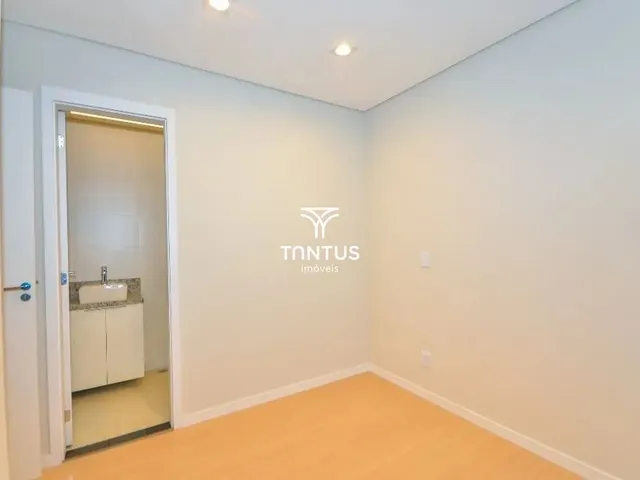 Apartamento 2 quartos e 2 banheiros, para alugar, no bairro Água Verde em Curitiba