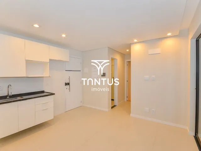 Apartamento 2 quartos e 2 banheiros, para alugar, no bairro Água Verde em Curitiba
