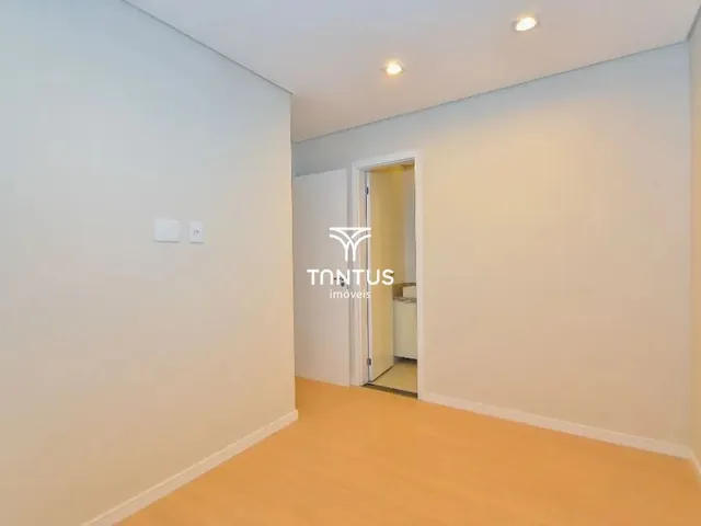 Apartamento 2 quartos e 2 banheiros, para alugar, no bairro Água Verde em Curitiba