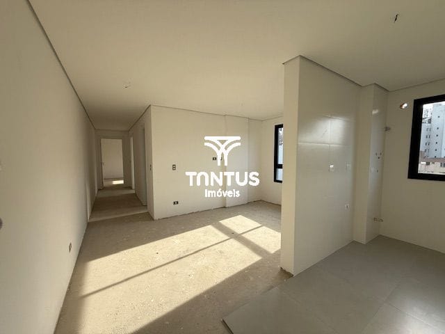 Apartamento 2 quartos e 2 banheiros, à venda, no bairro Água Verde em Curitiba