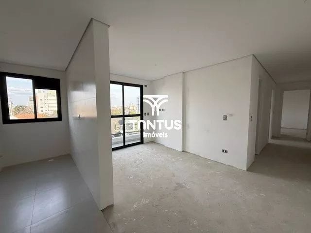 Apartamento 2 quartos e 2 banheiros, à venda, no bairro Água Verde em Curitiba