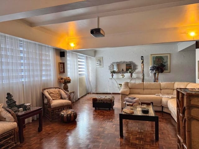 Apartamento 4 quartos e 3 banheiros, à venda, no bairro Bigorrilho em Curitiba