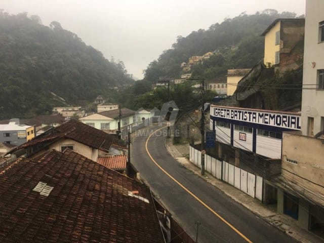Apartamento 2 quartos e 1 banheiro, para alugar, no bairro Centro em Petrópolis