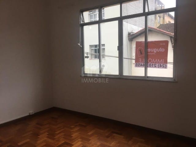 Apartamento 2 quartos e 1 banheiro, para alugar, no bairro Centro em Petrópolis
