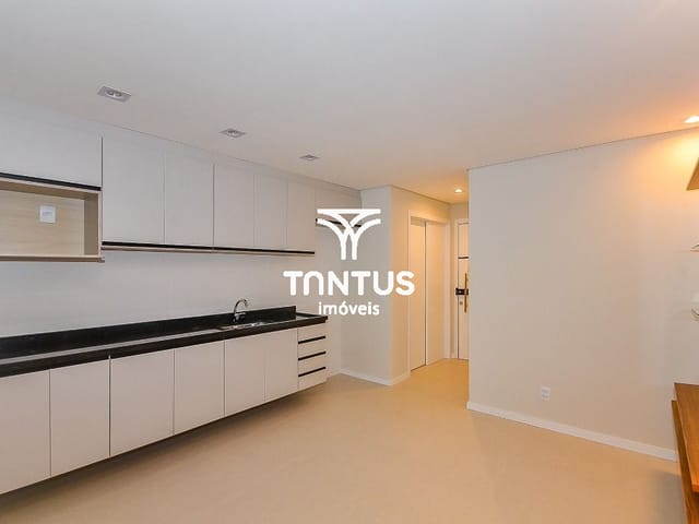 Apartamento 2 quartos e 2 banheiros, para alugar, no bairro Água Verde em Curitiba