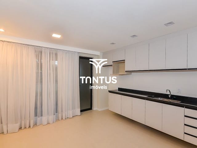 Apartamento 2 quartos e 2 banheiros, para alugar, no bairro Água Verde em Curitiba