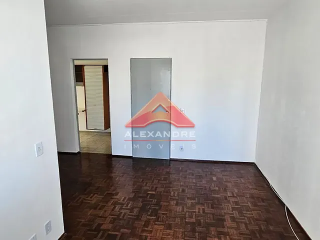 Apartamento 2 quartos e 1 banheiro, para alugar, no bairro Vila Industrial em São José dos Campos