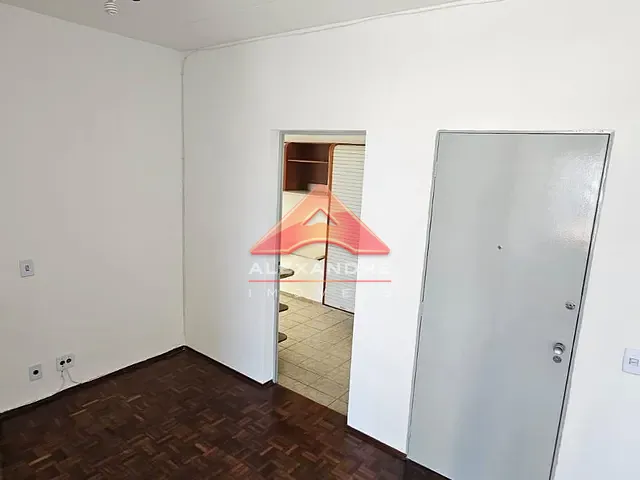 Apartamento 2 quartos e 1 banheiro, para alugar, no bairro Vila Industrial em São José dos Campos