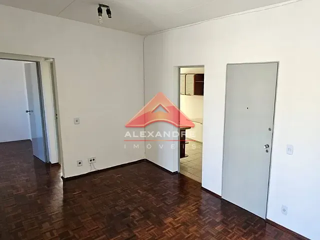 Apartamento 2 quartos e 1 banheiro, para alugar, no bairro Vila Industrial em São José dos Campos