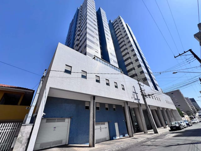 Locação - Apartamento Semimobiliado, 2 quartos sendo 1 suíte, 1 vaga, Sacada com churrasqueira, Edifício Leonardo da Vinci, Centro.