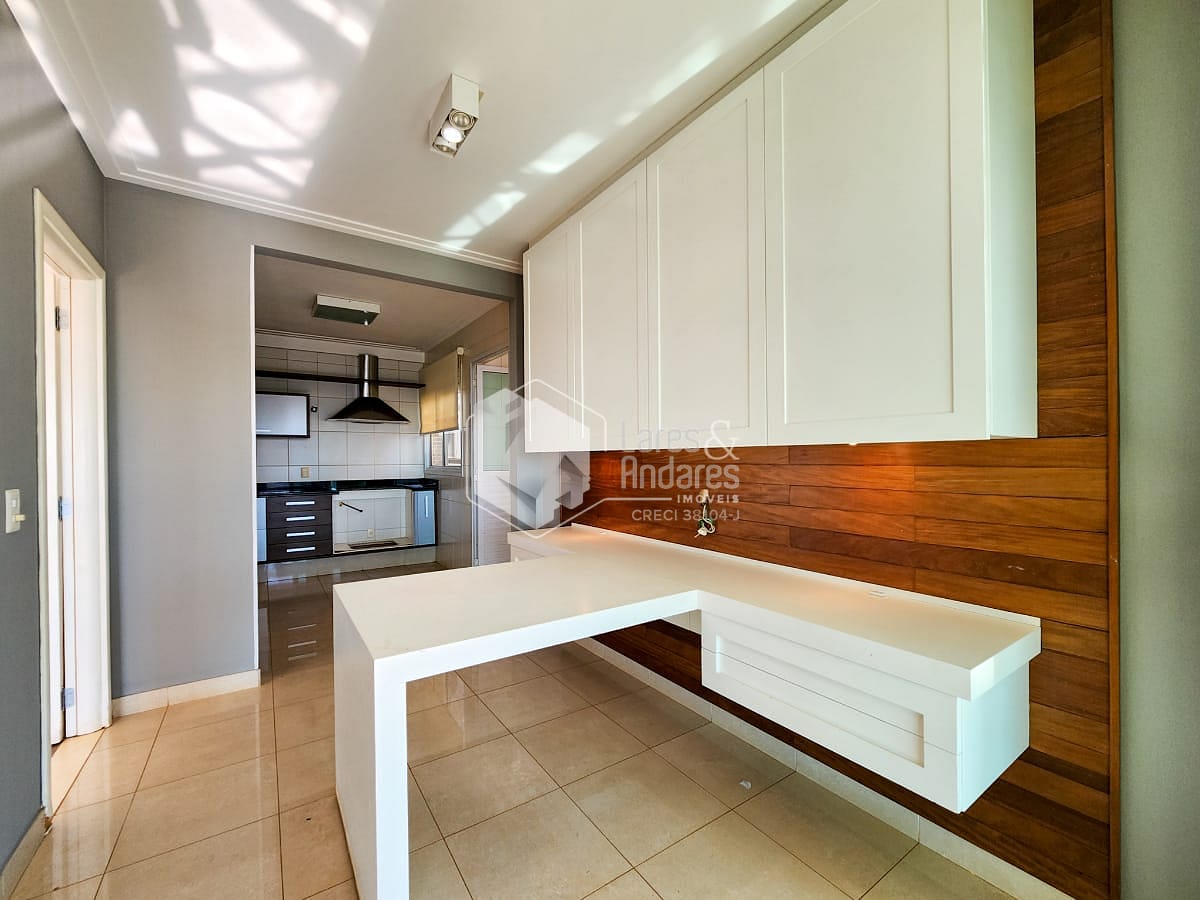 Apartamento à venda com 3 quartos, 240m² - Foto 9
