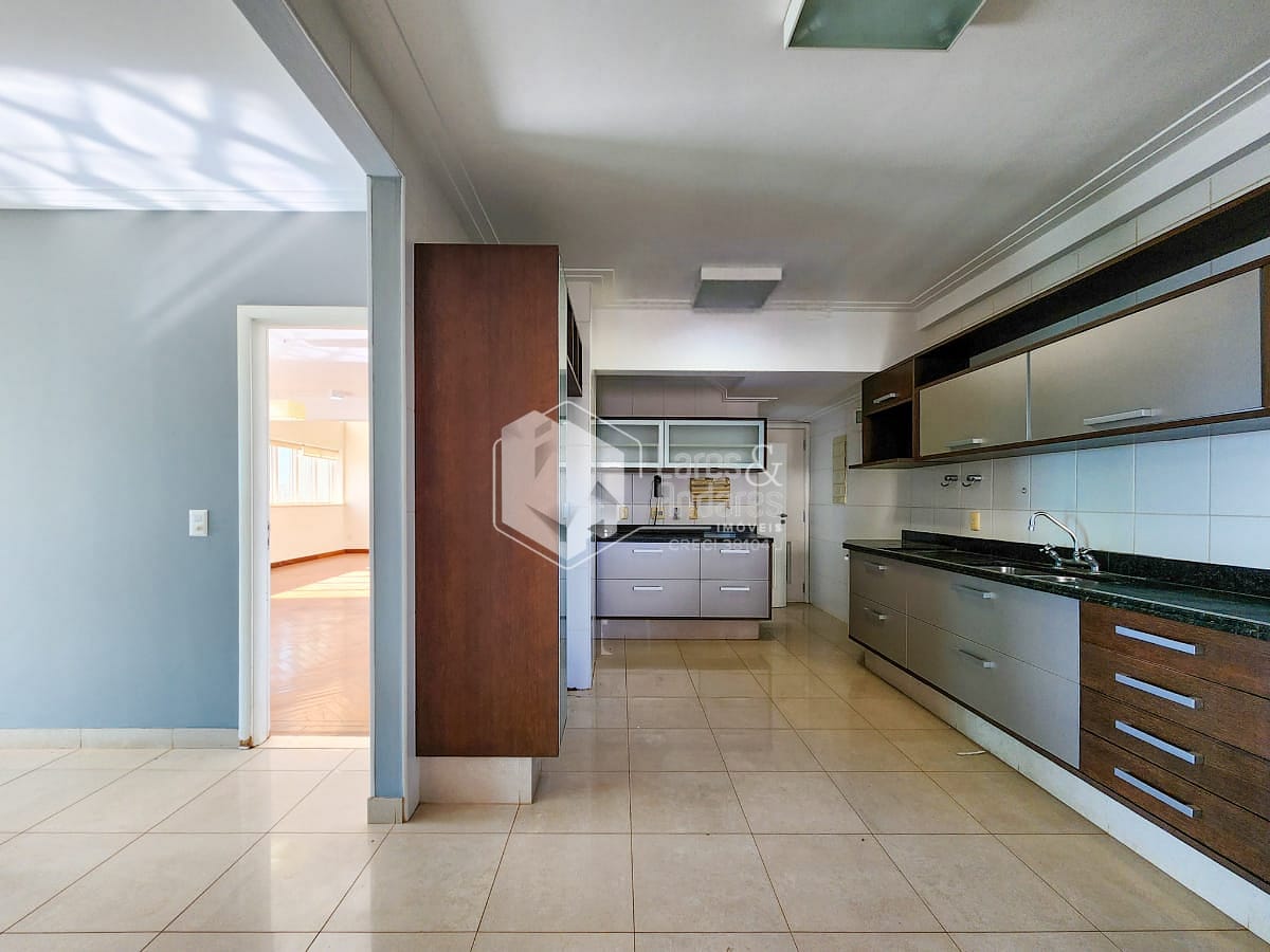 Apartamento à venda com 3 quartos, 240m² - Foto 12