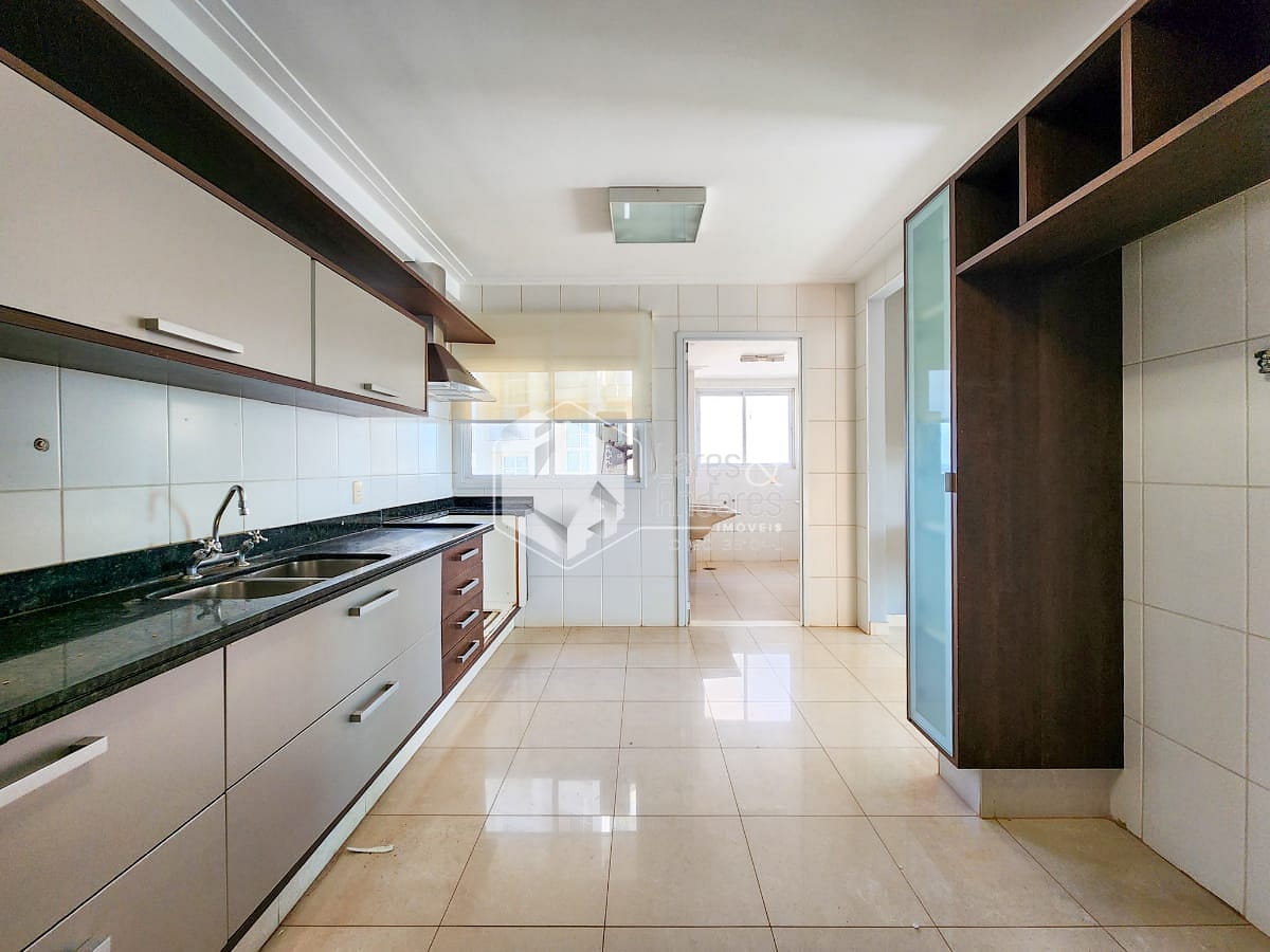Apartamento à venda com 3 quartos, 240m² - Foto 10