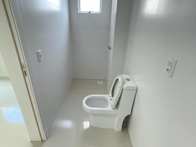 Apartamento com 242m² 4 quartos e 5 banheiros, à venda, no bairro Meia Praia em Itapema