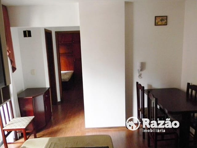 Apartamento 1 quarto e 1 banheiro, para alugar, no bairro Centro em Curitiba