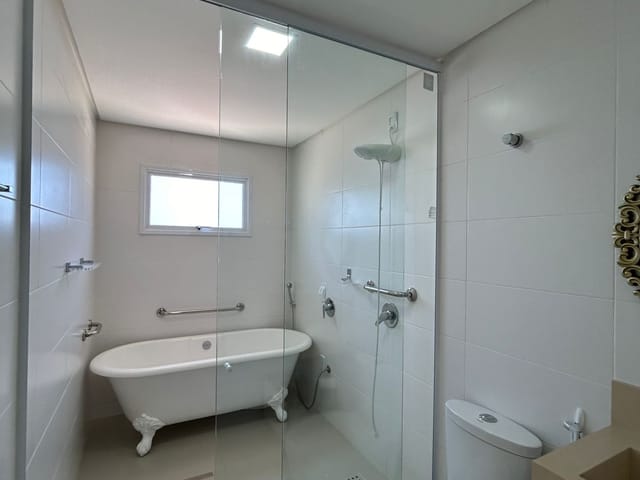Apartamento 3 quartos e 4 banheiros, à venda, no bairro Meia Praia em Itapema