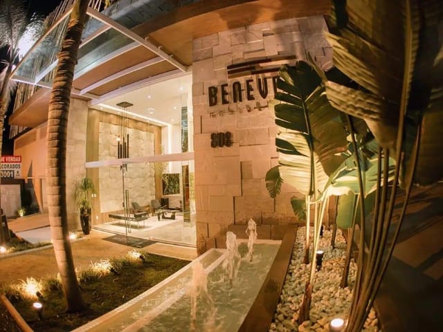 Locação e Venda- Apartamento Mobiliado, 2 quartos, 1 vaga, Sacada com churrasqueira, Edifício Benevento Residenziale, Centro.