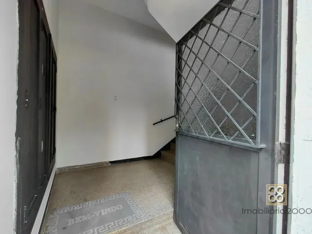 Apartamento 2 quartos e 1 banheiro, para alugar, no bairro Centro em Curitiba