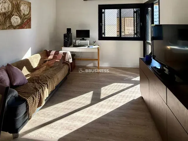 Apartamento 2 quartos e 1 banheiro, à venda, no bairro Cristo Redentor em Caxias do Sul