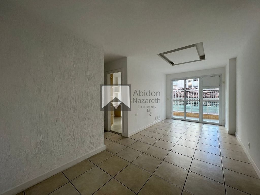 Apartamento à venda com 2 quartos, 80m² - Foto 3