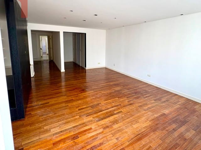 Apartamento 3 quartos e 6 banheiros, à venda ou para alugar, no bairro Água Verde em Curitiba