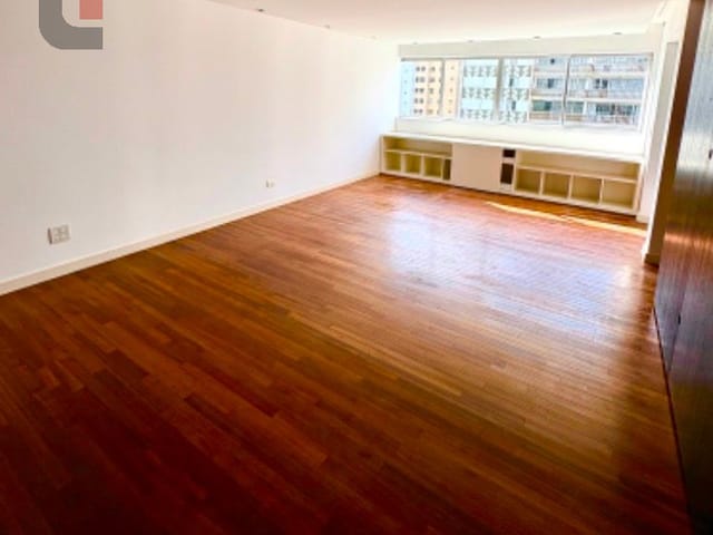 Apartamento 3 quartos e 6 banheiros, à venda ou para alugar, no bairro Água Verde em Curitiba