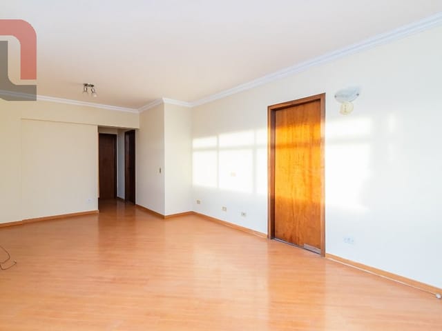 Apartamento 2 quartos e 2 banheiros, à venda, no bairro Batel em Curitiba