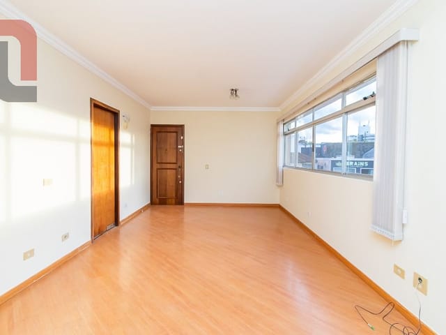 Apartamento 2 quartos e 2 banheiros, à venda, no bairro Batel em Curitiba