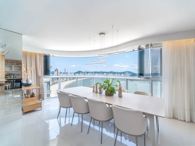 Apartamento com 462m² 4 quartos e 5 banheiros, à venda, no bairro Centro em Balneário Camboriú