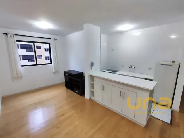 Apartamento 2 quartos e 1 banheiro, para alugar, no bairro CENTRO em Curitiba