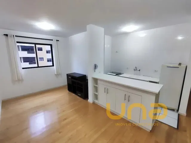 Apartamento 2 quartos e 1 banheiro, para alugar, no bairro CENTRO em Curitiba
