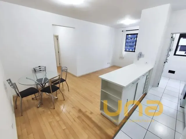 Apartamento 2 quartos e 1 banheiro, para alugar, no bairro CENTRO em Curitiba