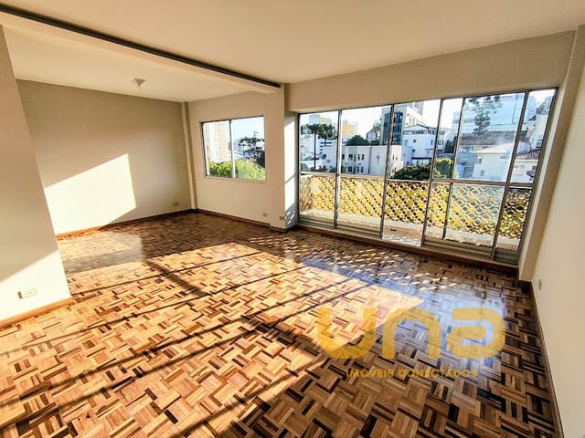 Apartamento 3 quartos e 1 banheiro, para alugar, no bairro ALTO DA GLORIA em Curitiba