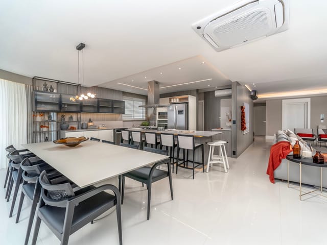 Apartamento com 464m² 4 quartos e 5 banheiros, à venda, no bairro Centro em Balneário Camboriú