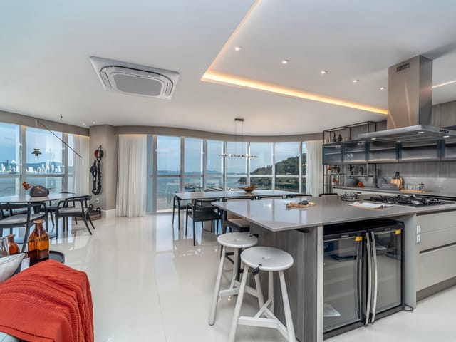 Apartamento com 464m² 4 quartos e 5 banheiros, à venda, no bairro Centro em Balneário Camboriú