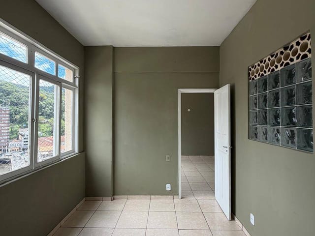 Apartamento à venda ou para alugar, no bairro Centro em Petrópolis