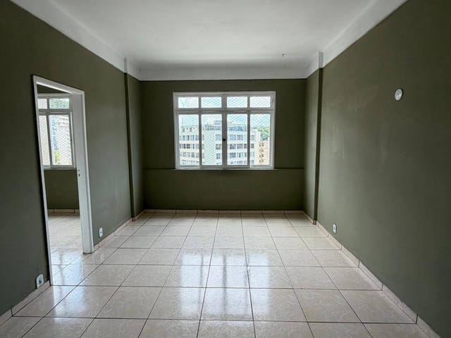 Apartamento à venda ou para alugar, no bairro Centro em Petrópolis