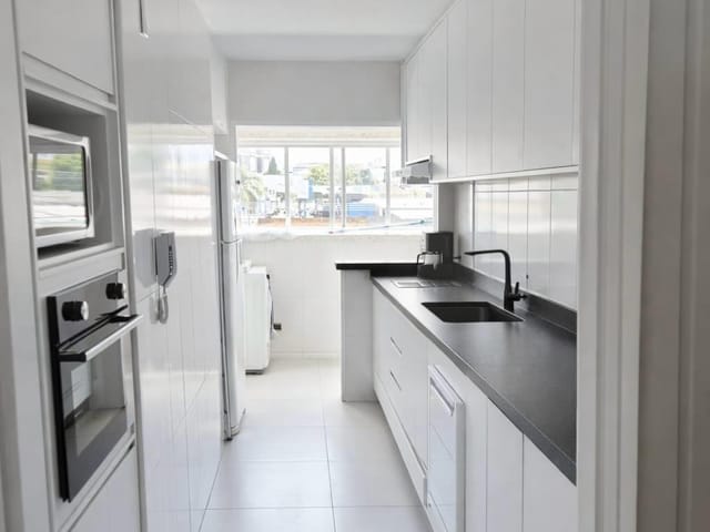 Locação - Apartamento com 3 quartos (sendo 1 suíte), 1 vaga, Cozinha Planejada, 110 m² - Centro, Ponta Grossa.
