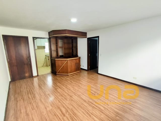 Apartamento 3 quartos e 2 banheiros, para alugar, no bairro AGUA VERDE em Curitiba