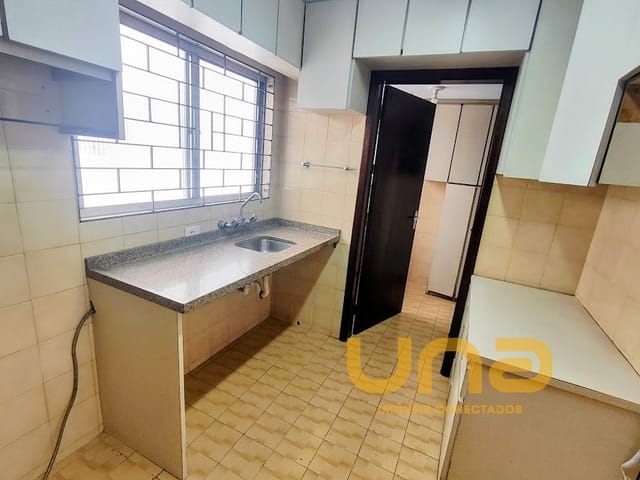 Apartamento 3 quartos e 2 banheiros, para alugar, no bairro AGUA VERDE em Curitiba