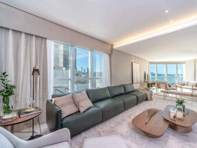 Apartamento com 464m² 4 quartos e 5 banheiros, à venda, no bairro Centro em Balneário Camboriú