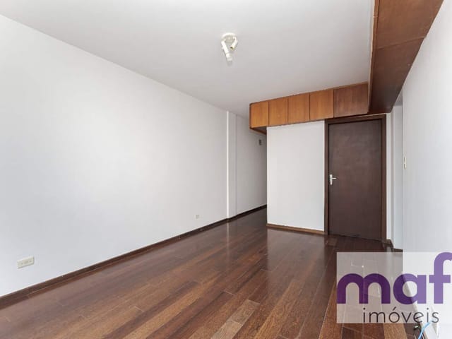 Apartamento 2 quartos e 1 banheiro, para alugar, no bairro Água Verde em Curitiba