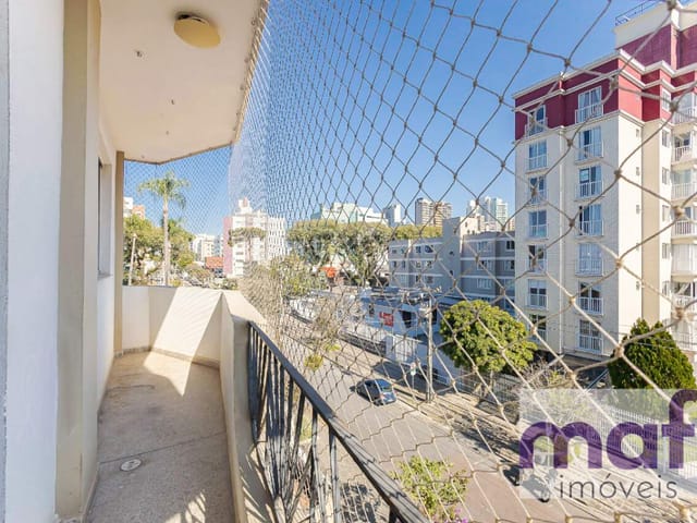 Apartamento 2 quartos e 1 banheiro, para alugar, no bairro Água Verde em Curitiba