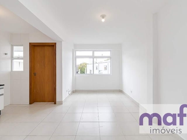 Apartamento com 73m² 2 quartos e 1 banheiro, para alugar, no bairro Centro em Curitiba