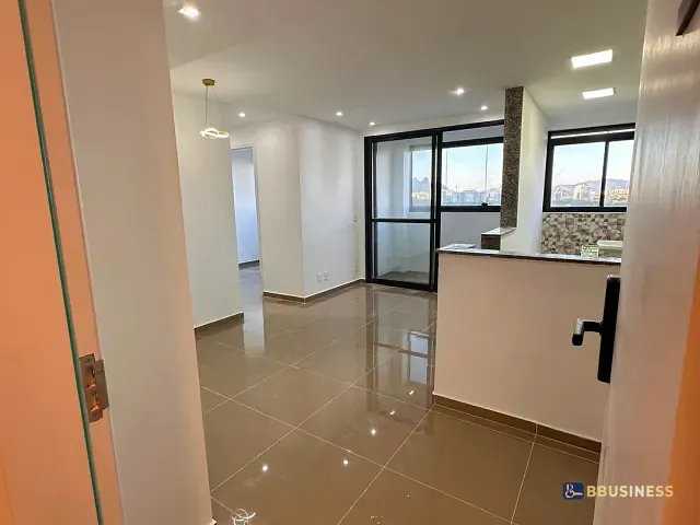 Apartamento 2 quartos e 2 banheiros, à venda ou para alugar, no bairro Jacarepaguá em Rio de Janeiro