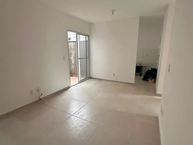 Apartamento 2 quartos e 1 banheiro, para alugar, no bairro Vargem Grande em Rio de Janeiro
