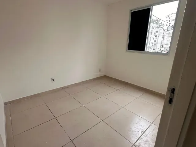 Apartamento 2 quartos e 1 banheiro, para alugar, no bairro Vargem Grande em Rio de Janeiro
