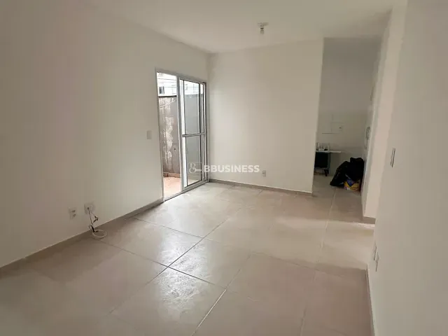 Apartamento 2 quartos e 1 banheiro, para alugar, no bairro Vargem Grande em Rio de Janeiro