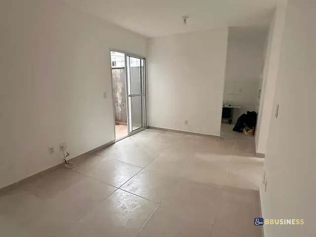 Apartamento 2 quartos e 1 banheiro, para alugar, no bairro Vargem Grande em Rio de Janeiro